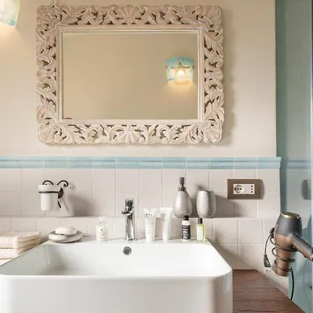 Βίλα Gea 8, Emma Costa Rei